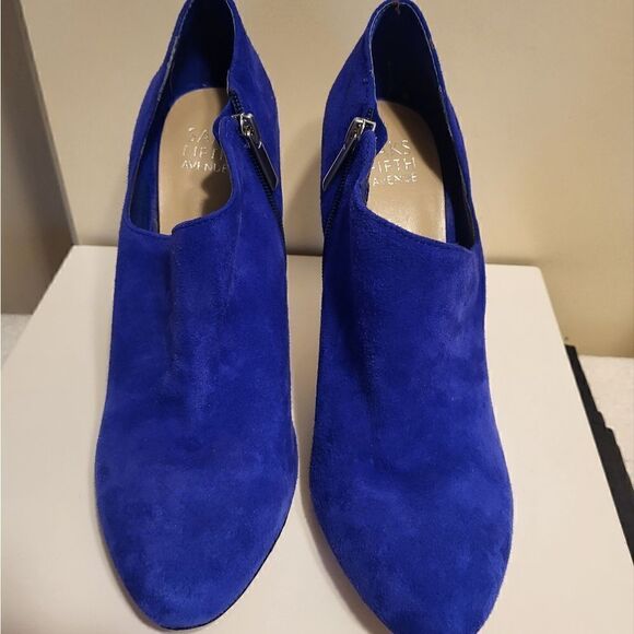 Showstoppers! Saks Fifth Avenue Blue Suede Swarovski Crystal Heel Booties Sz.9 - Picture 4 of 6